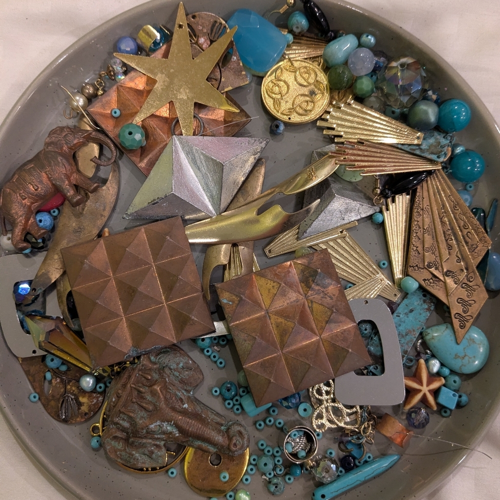 Vintage Broken Jewelry And Jewelry Supply Bag B37009